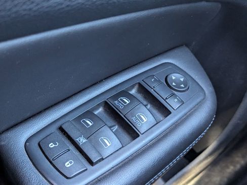 Used 2016 Chrysler 200 S w/ Comfort Group image 23