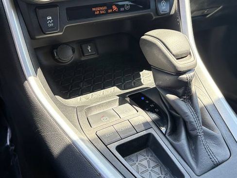 Used 2022 Toyota RAV4 XLE w/ Convenience Package FWD image 22