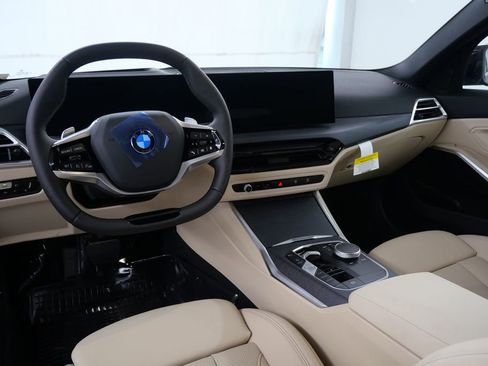 Used 2025 BMW 330i Sedan w/ Premium Package image 19