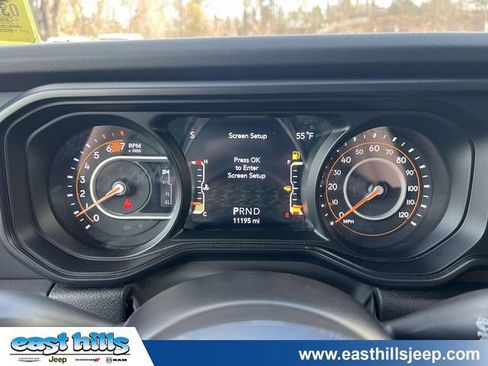 Used 2025 Jeep Wrangler Unlimited Sahara w/ Safety Group AWD/4WD image 31