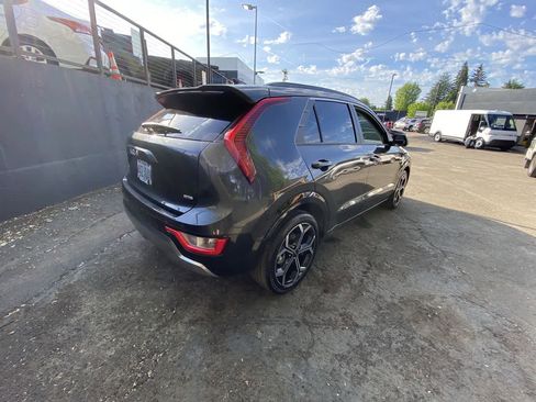 Used 2023 Kia Niro EX Touring FWD image 6