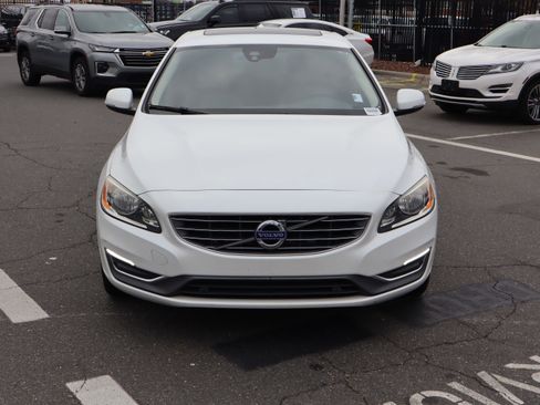 Used 2017 Volvo S60 T5 Inscription image 15