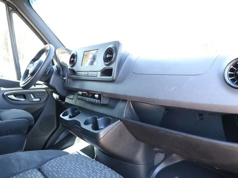 Used 2023 Mercedes-Benz Sprinter 2500 image 28