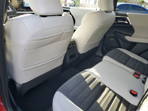 New 2025 Mitsubishi Outlander SE image 22