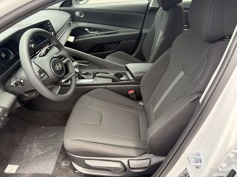 New 2026 Hyundai Elantra SE FWD image 9