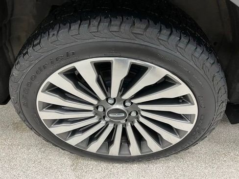 Used 2018 Lincoln Navigator L Reserve AWD/4WD image 17