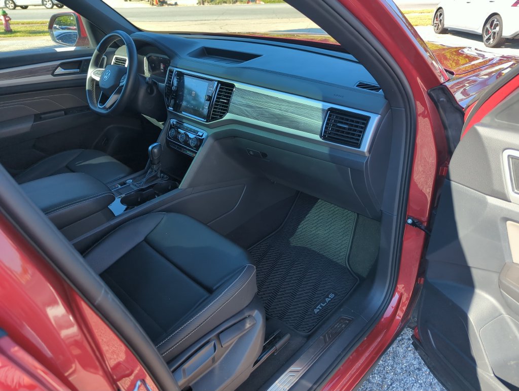 Used 2023 Volkswagen Atlas Cross Sport SE w/ Panoramic Sunroof Package FWD image 37