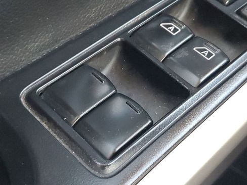 Used 2019 Nissan Titan SL w/ Chrome Package image 34