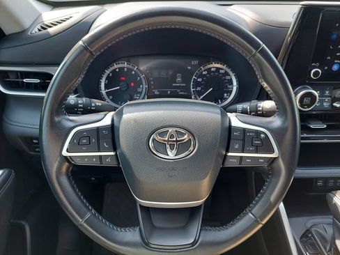 Used 2023 Toyota Highlander LE AWD/4WD image 36
