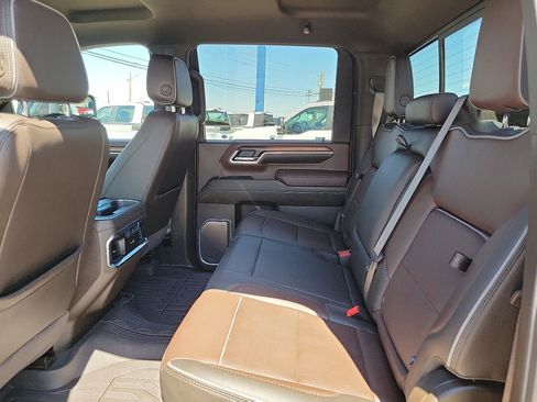 Used 2025 GMC Sierra 2500 Denali w/ Technology Package AWD/4WD image 16