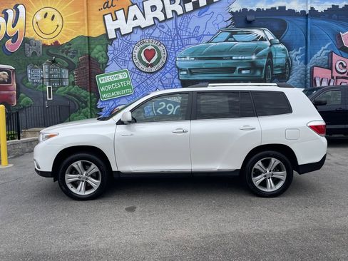 Used 2013 Toyota Highlander Limited FWD image 2