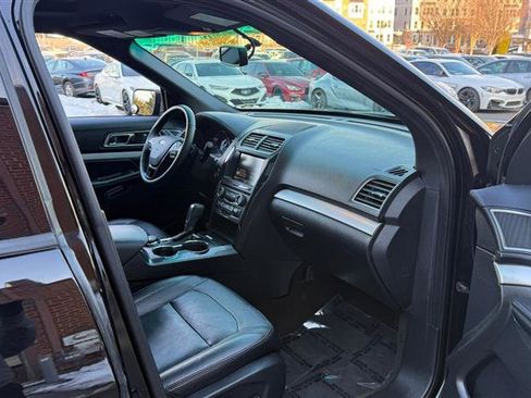 Used 2016 Ford Explorer XLT w/ Equipment Group 202A image 7