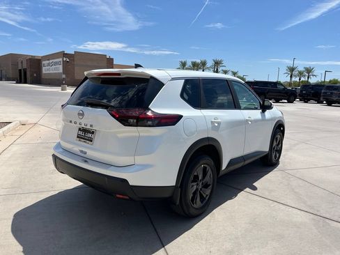 Used 2026 Nissan Rogue SV w/ Cold Weather Package FWD image 8