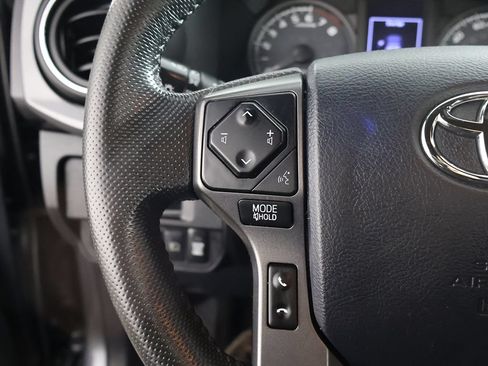 Used 2018 Toyota Tacoma TRD Sport AWD/4WD image 37
