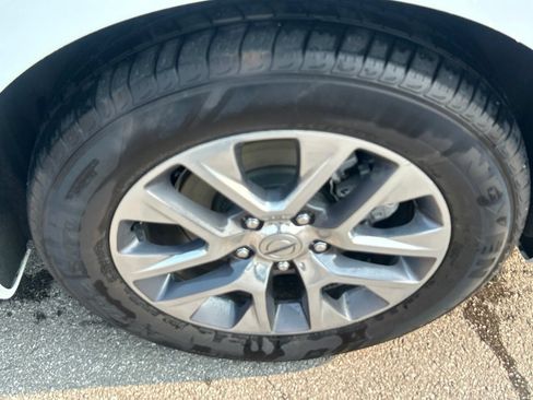 Used 2024 Chrysler Pacifica Pinnacle FWD image 10