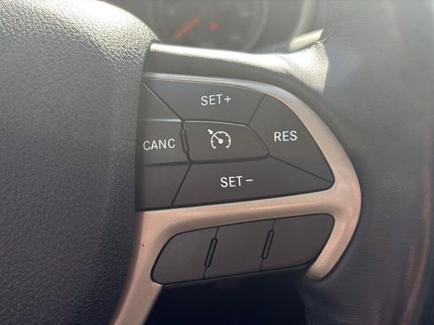 Used 2015 Jeep Cherokee Limited w/ Trailer Tow Group AWD/4WD image 13