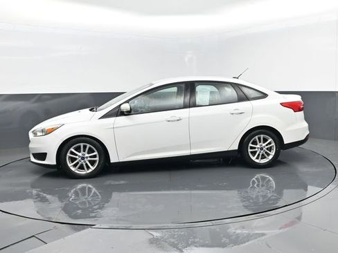Used 2017 Ford Focus SE image 5