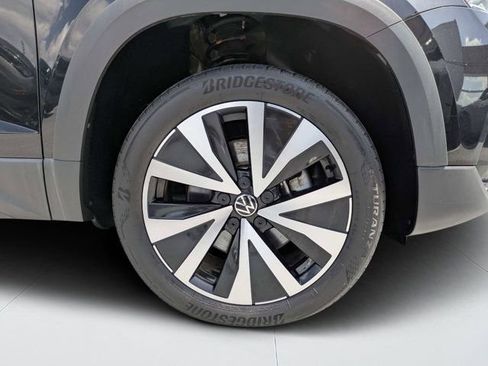 Used 2022 Volkswagen Taos SE FWD image 11