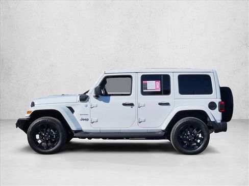 Used 2024 Jeep Wrangler Unlimited Sahara w/ Technology Group AWD/4WD image 8