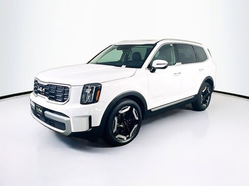 Used 2025 Kia Telluride S image 3