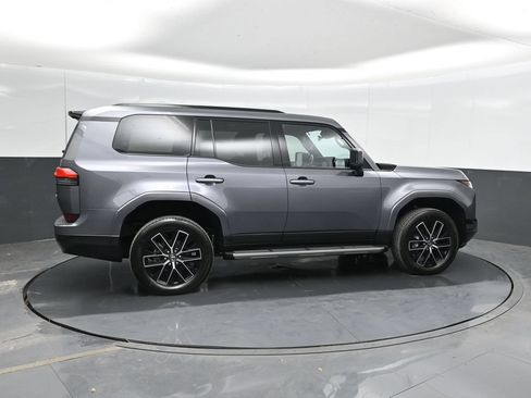 Used 2025 Lexus GX 550 w/ Accessory Package (2T) AWD/4WD image 3