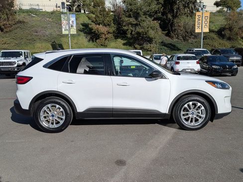 Used 2022 Ford Escape SE image 7