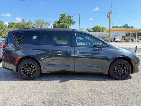 Used 2020 Chrysler Pacifica Touring-L AWD/4WD image 8