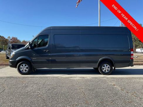 Used 2016 Mercedes-Benz Sprinter 2500 image 4