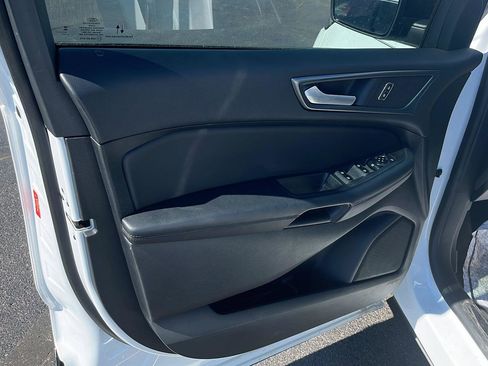 Used 2024 Ford Edge SE w/ Black Appearance Package AWD/4WD image 17