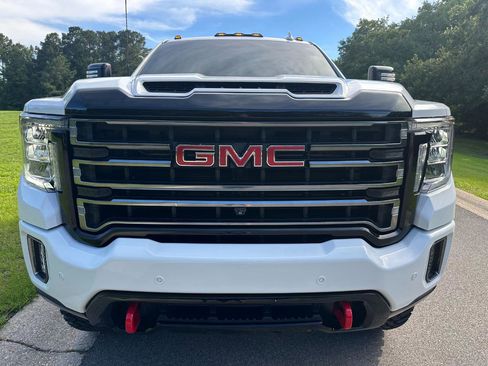 Used 2022 GMC Sierra 2500 AT4 w/ AT4 Preferred Package AWD/4WD image 2