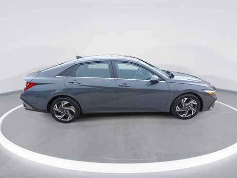 Certified 2024 Hyundai Elantra SEL w/ Convenience Package FWD image 4