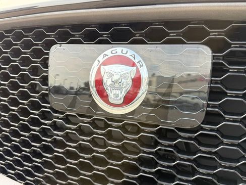 Used 2020 Jaguar F-PACE SVR image 16