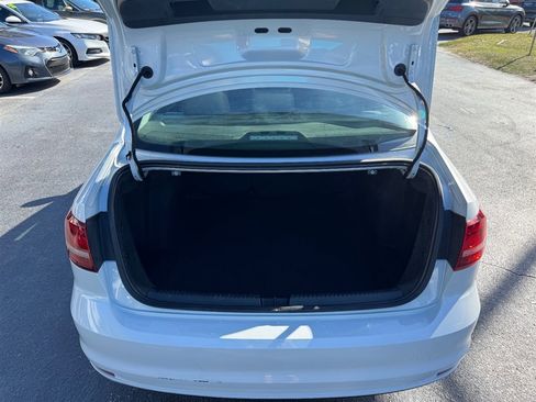 Used 2018 Volkswagen Jetta SE FWD image 24
