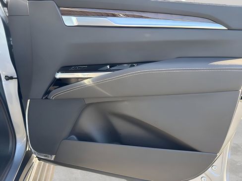 Used 2025 Cadillac Escalade Sport Platinum image 10