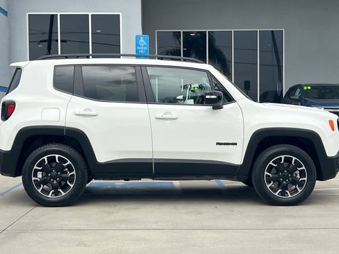 Used 2023 Jeep Renegade Latitude AWD/4WD image 3