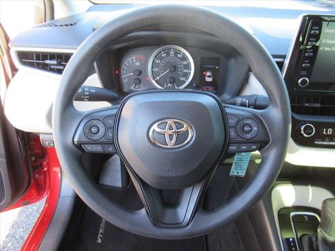 Used 2020 Toyota Corolla LE image 17