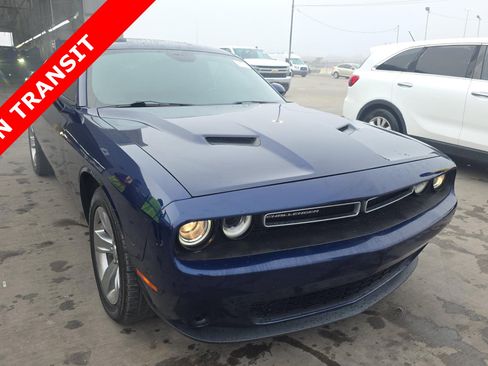 Used 2016 Dodge Challenger SXT image 5