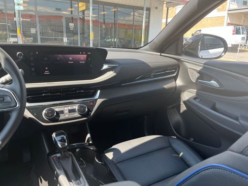Used 2025 Buick Envista Sport Touring image 34