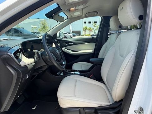 Used 2024 Buick Encore GX Sport Touring FWD image 10