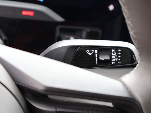 Used 2020 Porsche Taycan 4S image 30