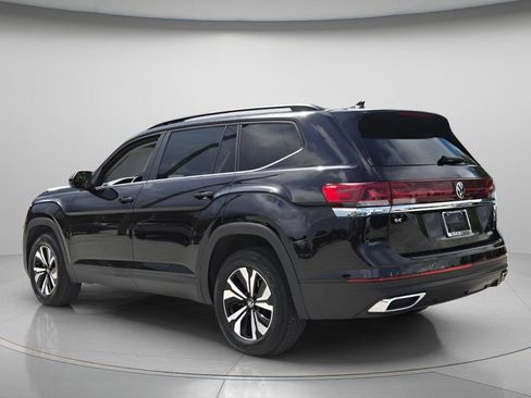 Certified 2025 Volkswagen Atlas SE FWD image 4