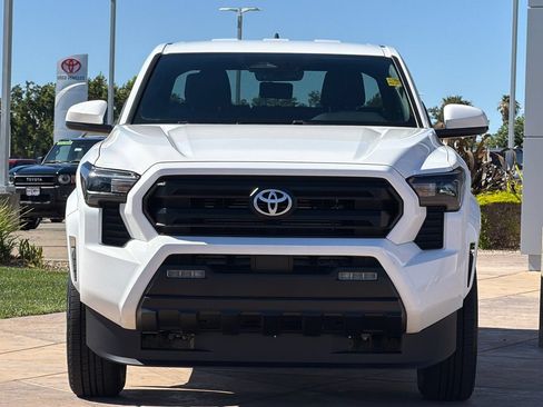 Certified 2024 Toyota Tacoma SR5 AWD/4WD image 11