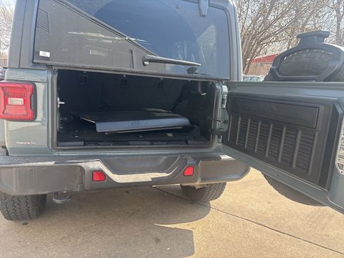 Used 2024 Jeep Wrangler Sahara image 8