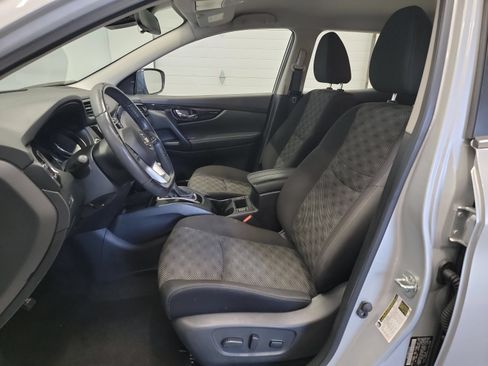 Used 2021 Nissan Rogue Sport SV FWD image 12