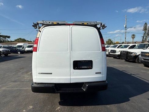 Used 2018 Chevrolet Express 2500 w/ Driver Convenience Package image 7