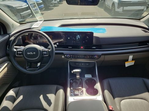 New 2026 Kia Carnival EX FWD image 18