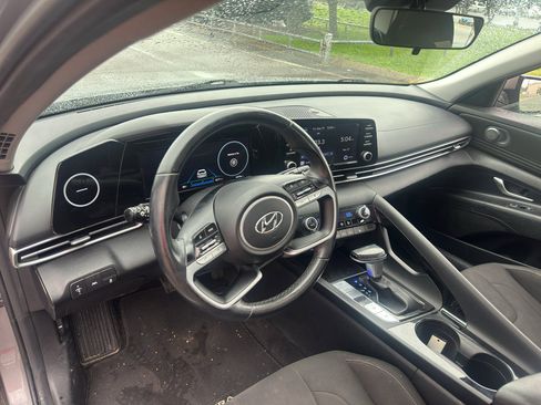 Used 2021 Hyundai Elantra SEL w/ Convenience + Premium Package FWD image 16