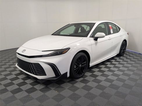 New 2026 Toyota Camry SE image 2