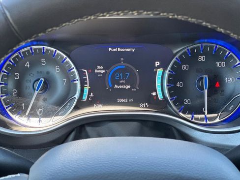 Used 2024 Chrysler Pacifica Touring-L AWD/4WD image 15