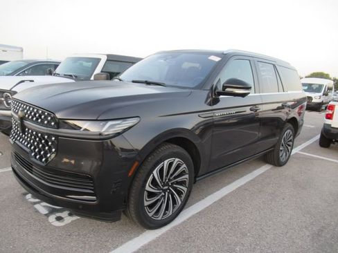 Used 2025 Lincoln Navigator Black Label image 3